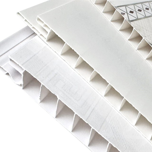 los paneles de techo integrados forma larga impermeable del PVC de la tira de 8m m para el cuarto de ba&ntilde;o 